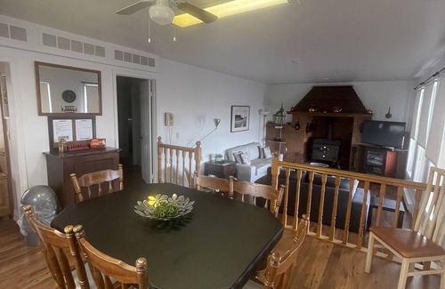 Lindsay Cottage | Beautiful Lake front Cottage With Pool