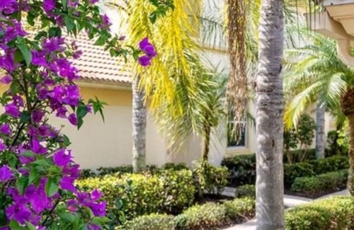 Bonita Springs Condo | Beautiful lake-front, 2 bedroom condo plus den in charming Bonita Springs
