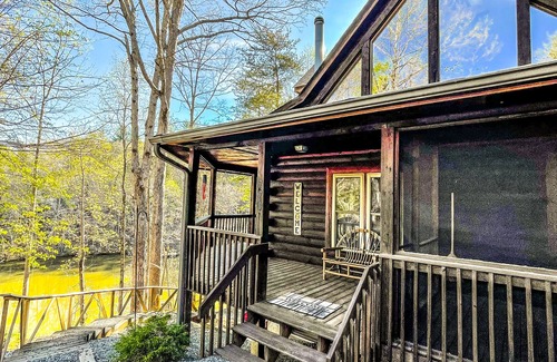 Mill Spring House | Beautiful Lake Front Log Cabin with Dock