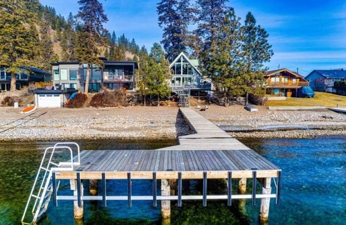 Central Okanagan House | Beautiful Lake front cabin on Okanagan Lake