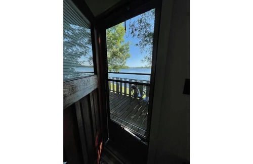 Frontenac House | Beautiful Lake Front Cottage