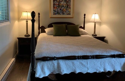 Amherst Ski Chalet | Beautiful lake front chalet 10 minutes from Mont Tremblant