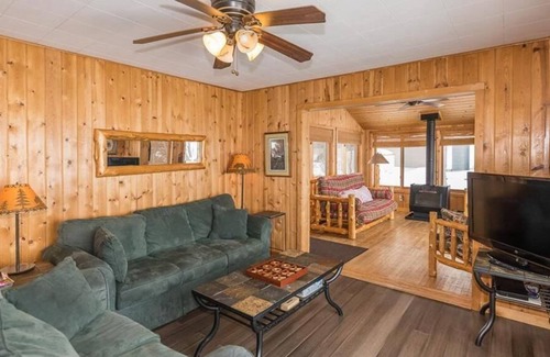 Nisswa Cabin | Beautiful lake getaway just steps from the water