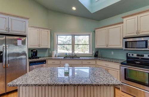 Estill Springs House | Beautiful Lake House that sits on Tims Ford Lake