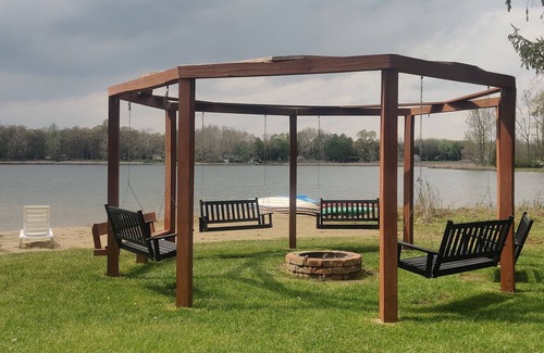 Warsaw House | Beautiful Lake Home in a quiet relaxing setting. Access to paddle boats.