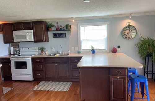 Farwell House | Beautiful Lake House Sleeps 8