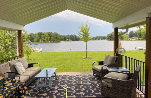 Farwell House | Beautiful Lake House Sleeps 8