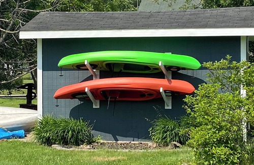 Farwell House | Beautiful Lake House Sleeps 8