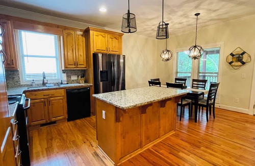 Dadeville House | Beautiful Lake Martin vacation home with private dock, kayaks neighborhood pool!