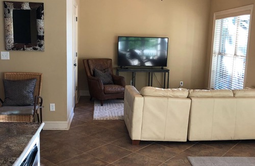Tallassee House | Beautiful Lake Martin 5 br—Great Central Location
