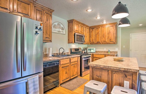 Ardmore House | Beautiful Lake Murray Retreat <1 Mi to Lake!