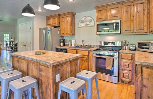 Ardmore House | Beautiful Lake Murray Retreat <1 Mi to Lake!