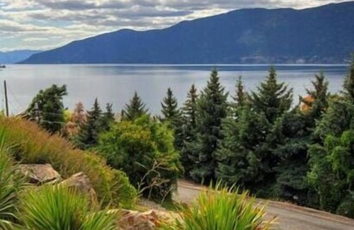 Central Okanagan House | Beautiful Lake views home