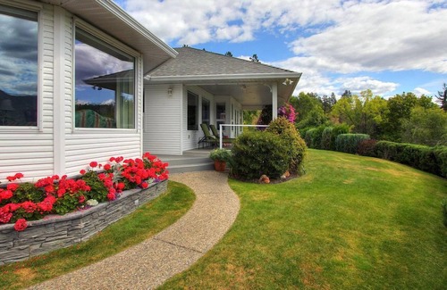 Central Okanagan House | Beautiful Lake views home