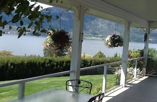 Central Okanagan House | Beautiful Lake views home