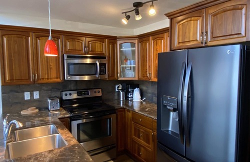 Central Okanagan House | Beautiful lake view cottage