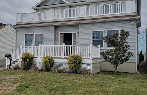 Lake Como House | Beautiful Lake View Home near Jersey Shore - Belmar/LakeComo
