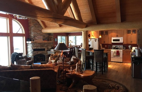 Kamloops Cottage | Beautiful lakefront family home, only 15 minutes to Sun Peaks