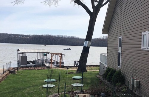 Climax Springs House | Beautiful Lakefront Home – Gorgeous Views – Private Dock In Cove-Sleeps 12