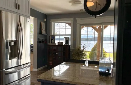 Bay of Fundy & Annapolis Valley Cottage | Beautiful Lakefront Cottage Oasis |AnnapolisValley