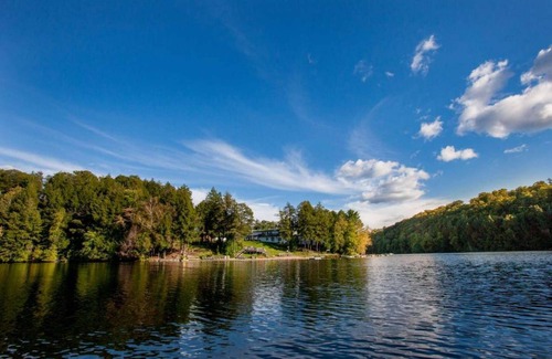 Seguin Cabin | Beautiful Lakefront Inn Suites