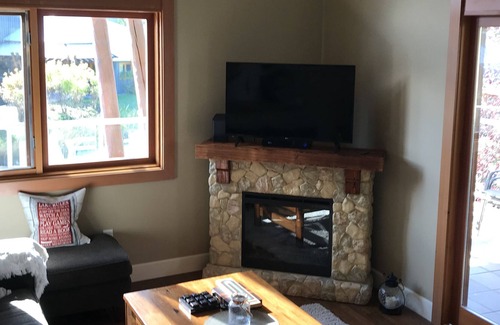 Vernon Cabin | Beautiful lakefront cabin