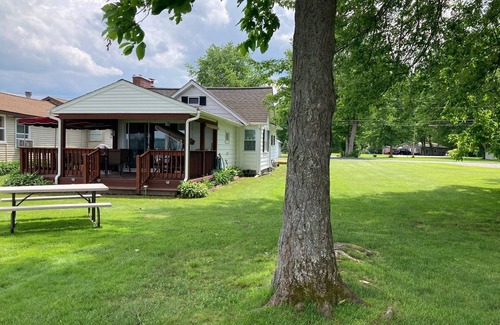 Niobe House | Beautiful Lakefront Cottage with Dock