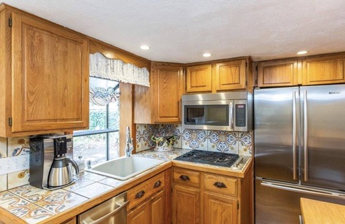 Greenville Cottage | Beautiful Lakefront Cottage w/Sunset Views