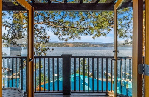 Central Okanagan Cabin | Beautiful Lakefront Cottage Kelowna