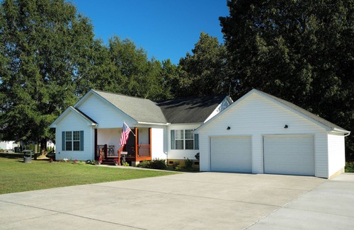 Dandridge Cabin | Beautiful Lakefront Getaway In The Smoky's - Private Dock - Hot Tub - Arcade