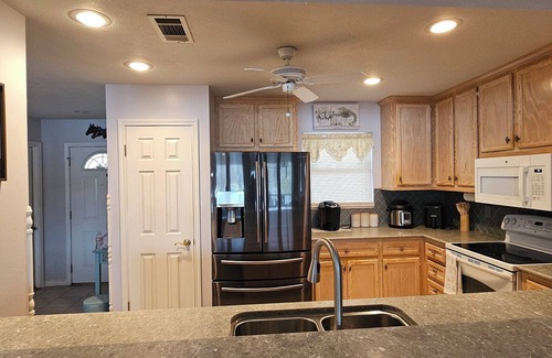 Hilltop Lakes House | Beautiful Lakefront house at Hilltop Lakes, a vacation place to relax & enjoy.