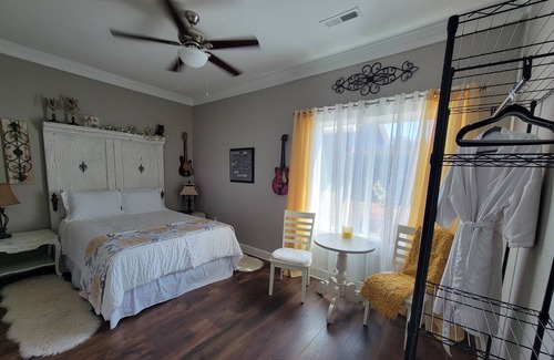 Kingston Other | Beautiful LAKEFRONT - Prime Location - Kingston Relaxation Retreat Has it All <3