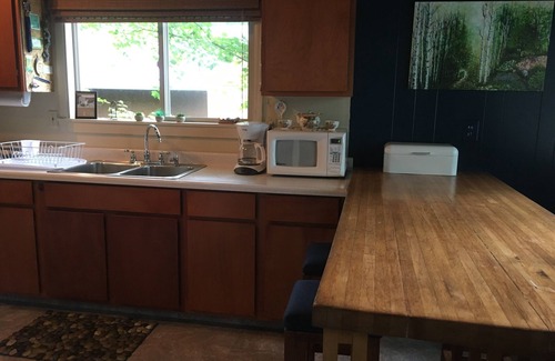 Mancelona Cottage | Beautiful lakefront setting with pontoon boat available to rent. nnn