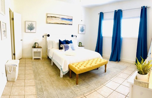 April Sound Apartment | Beautiful LakeFront Home with pool /6guest