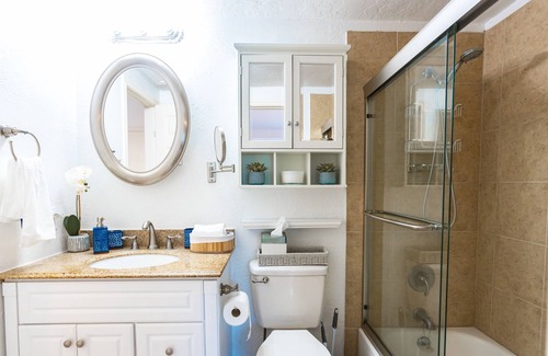 April Sound Apartment | Beautiful LakeFront Home with pool /6guest