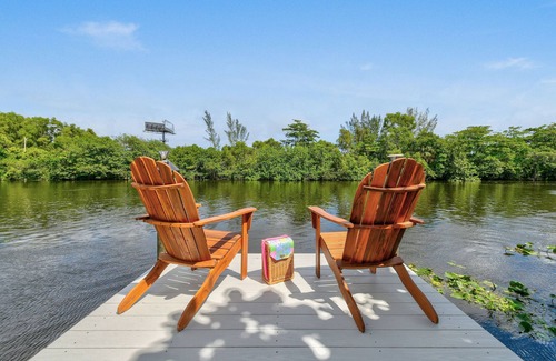 West Palm Beach House | Beautiful Lakeside Oasis