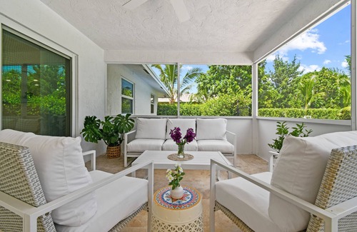 West Palm Beach House | Beautiful Lakeside Oasis