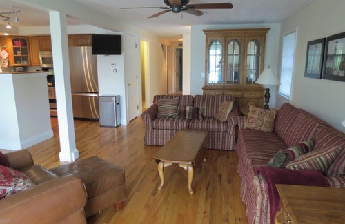 Oakland House | Beautiful lakeside 4 bedroom retreat with private dock and walkout basement