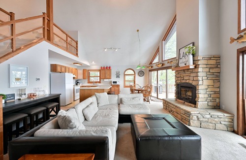 Brill Cabin | Beautiful Lakeside Cabin on Long Lake