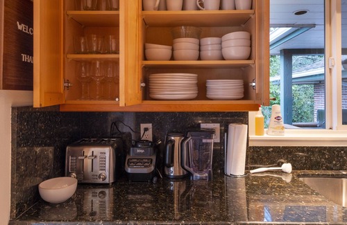 East Lake Hills House | Beautiful Lakeview house, centrally located