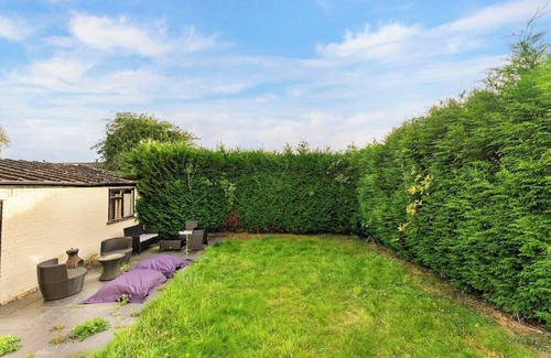 Cheltenham House | Beautiful Large 4 Bed House - Sleeps 12