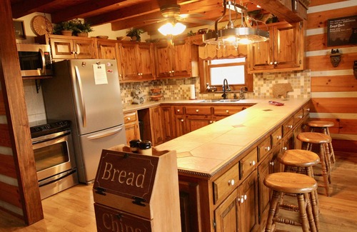 Sevierville Cabin | Beautiful Large Cabin-Minutes to Pigeon Forge & Gatlinburg