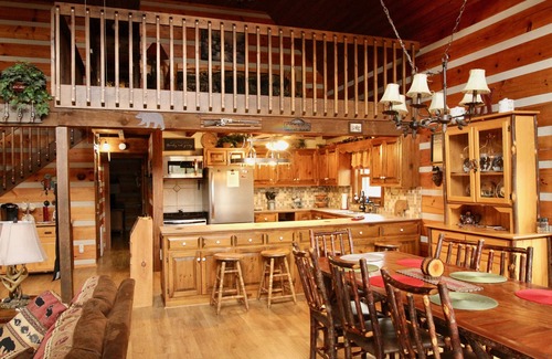 Sevierville Cabin | Beautiful Large Cabin-Minutes to Pigeon Forge & Gatlinburg