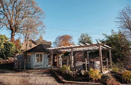 Brechin House | Beautiful large family home with hot tub, summer house, BBQ and pool table