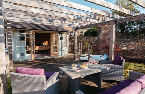 Brechin House | Beautiful large family home with hot tub, summer house, BBQ and pool table
