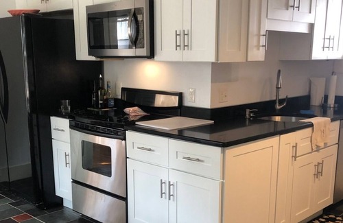 Greenfield Apartment | Beautiful Large Ground Floor/ Garden Updated 3 bed/1.5 baths 8 min to Schools