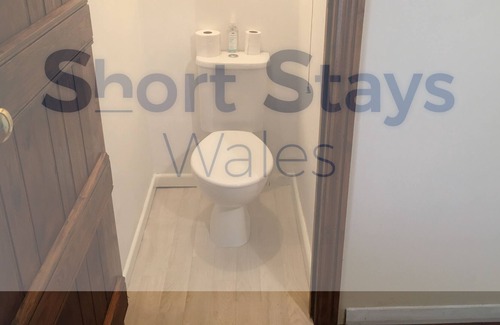 Abercarn House | Beautiful Large House Close To The City