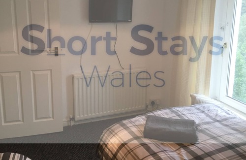 Abercarn House | Beautiful Large House Close To The City