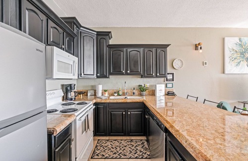 San Jose del Cabo Condo | Beautiful Las Olas beachfront condo. A surf lover's dream!