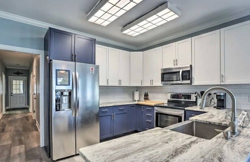 Wilsonville House | Beautiful Lay Lake Retreat for Large Families.